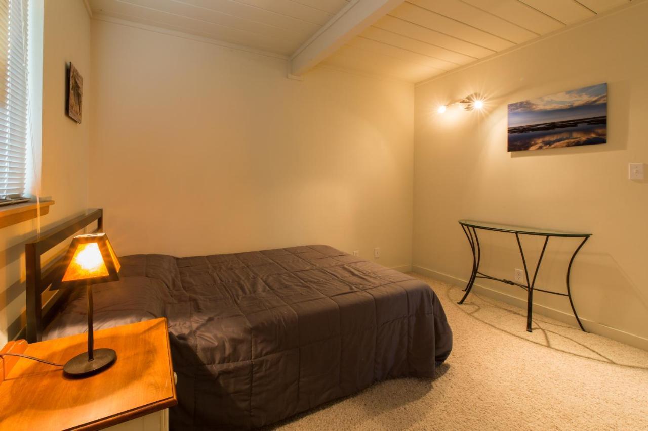 Private Room With Shared Bath Mountain View Exterior photo